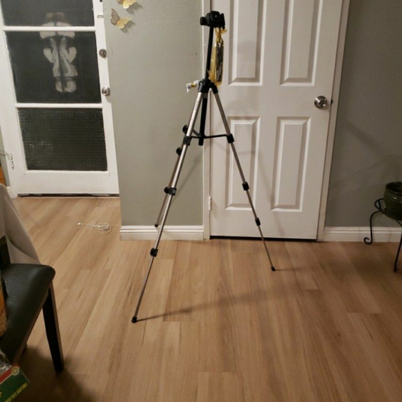 REMOT CONTROL TRIPOD - Picture 2 of 4